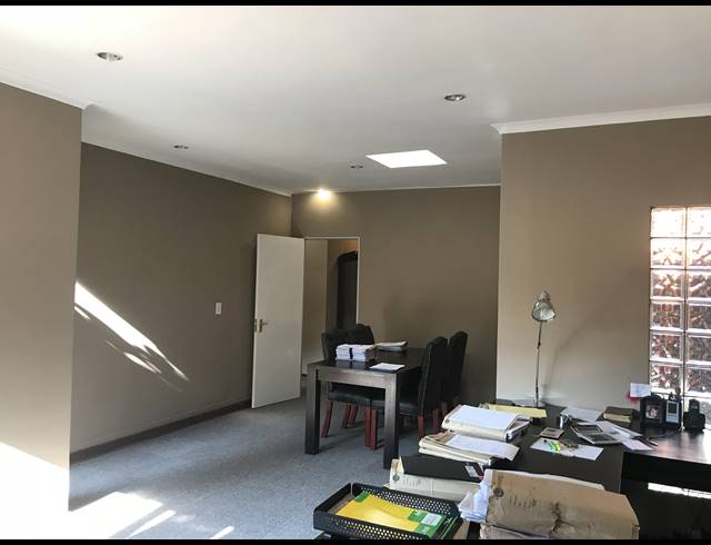 380M² BUILDING FOR SALE IN LONEHILL